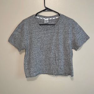 Brand:Victoria’s Secret PINK
Color:gray black white
Style: Crop top